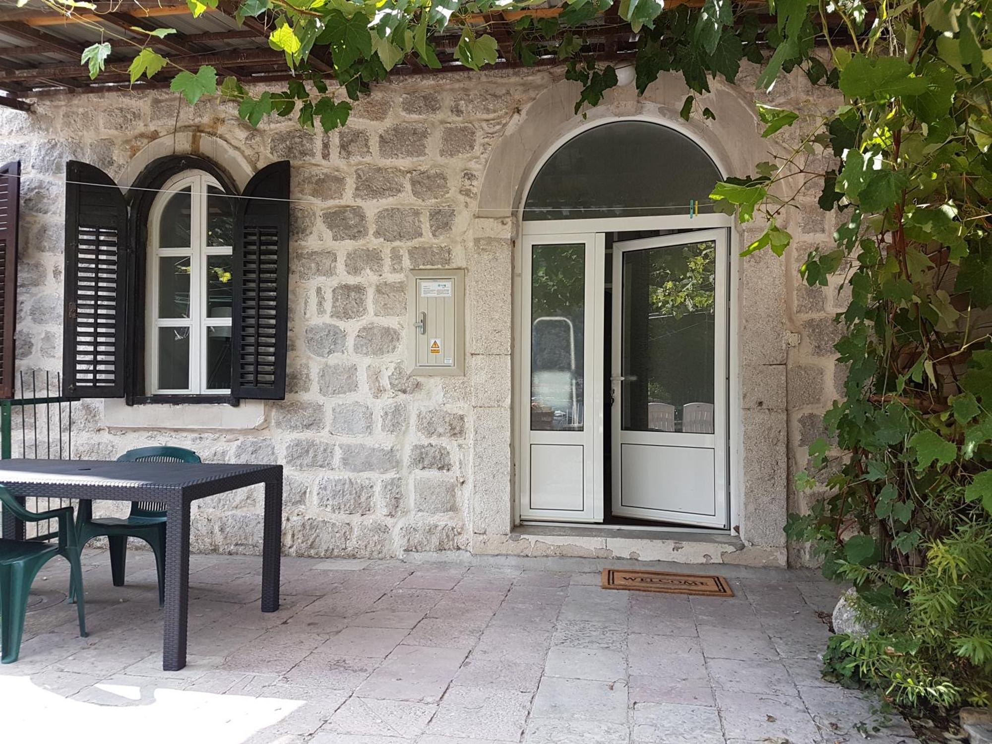 Apartment Mimosa Kotor Luaran gambar