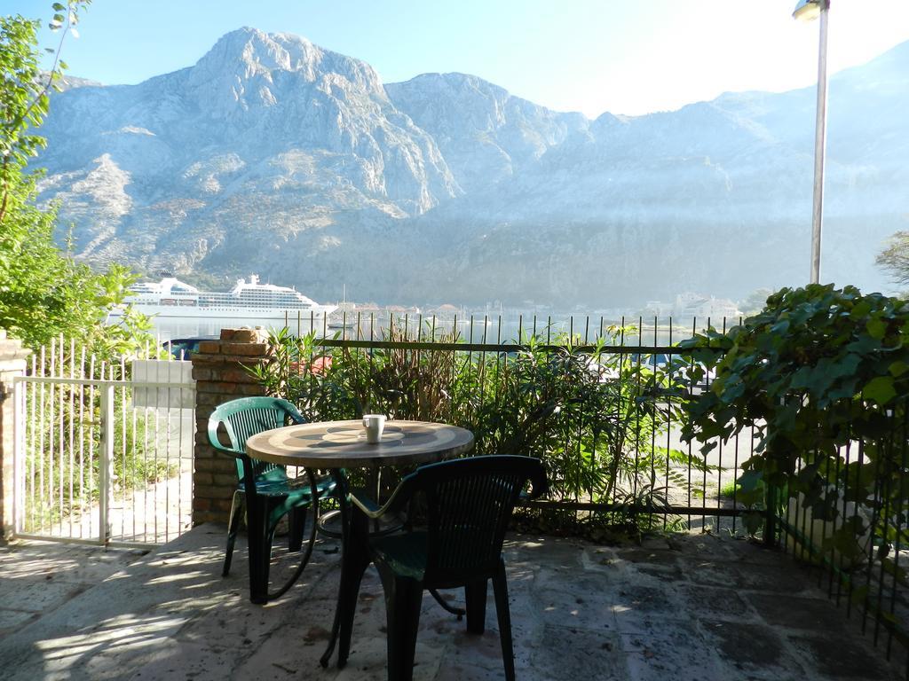 Apartment Mimosa Kotor Bilik gambar