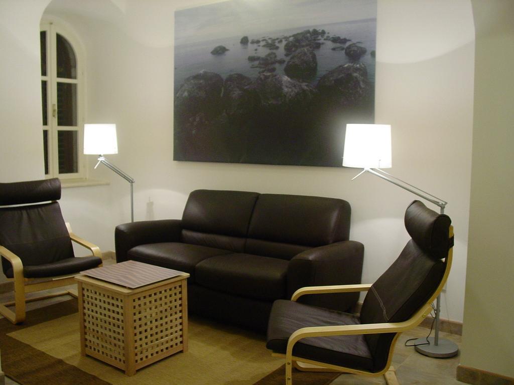 Apartment Mimosa Kotor Bilik gambar