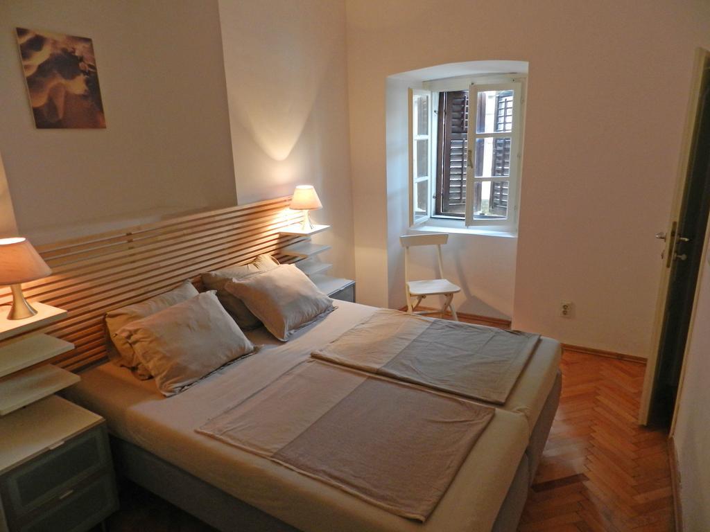 Apartment Mimosa Kotor Bilik gambar