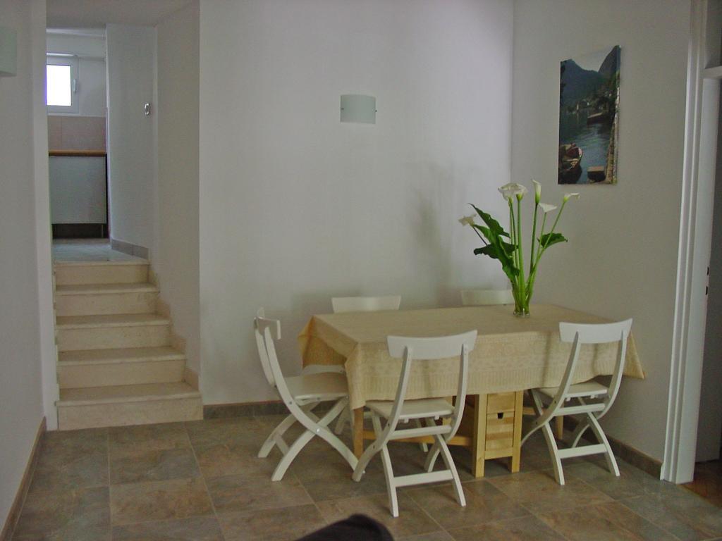 Apartment Mimosa Kotor Bilik gambar