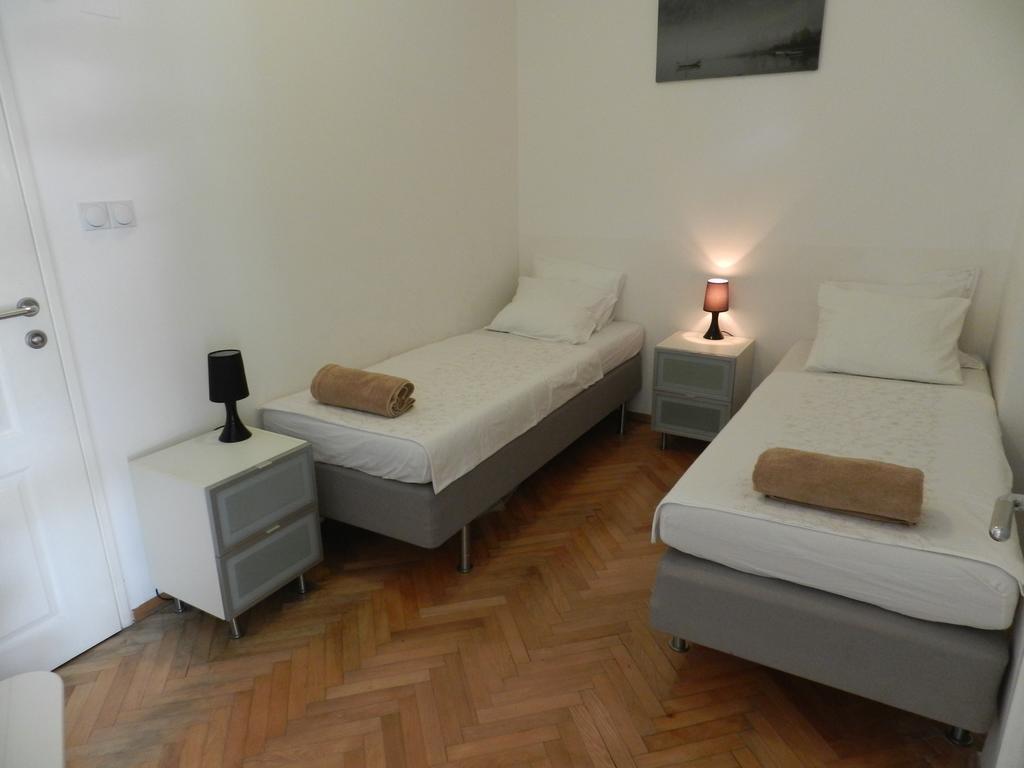 Apartment Mimosa Kotor Bilik gambar