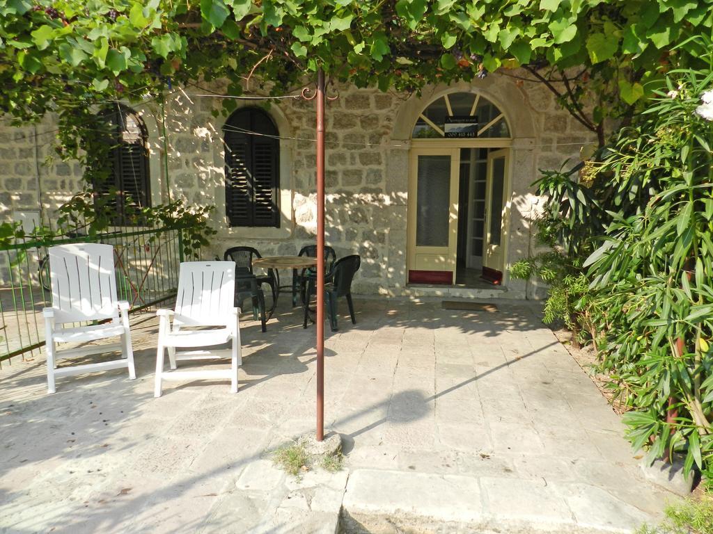 Apartment Mimosa Kotor Bilik gambar